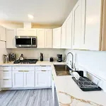 Cozy 1 Bedroom Apartment In Prime Location - Woa
